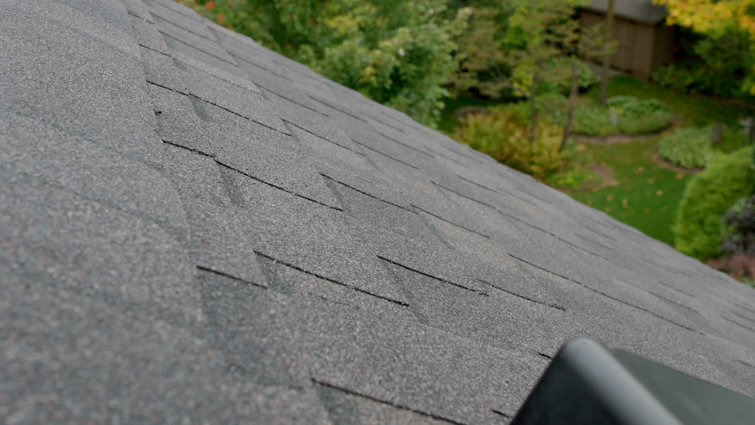 Finished shingle courses running down a roof slope in Kitchener-Waterloo, with an even exposure across the whole run